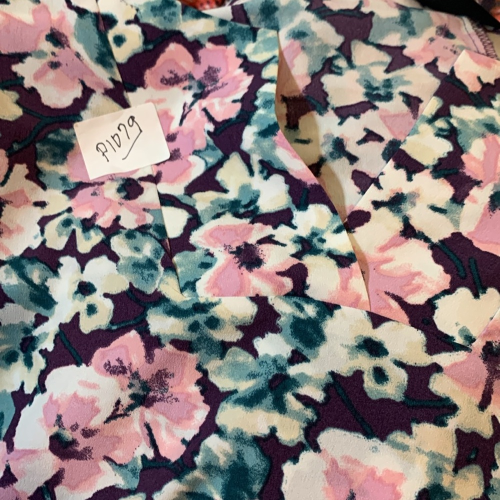 Lane Bryant 5X Blouse/Top- Floral Tunic Short Sleeves. Slenderizing V- Neck EUC - Picture 8 of 8